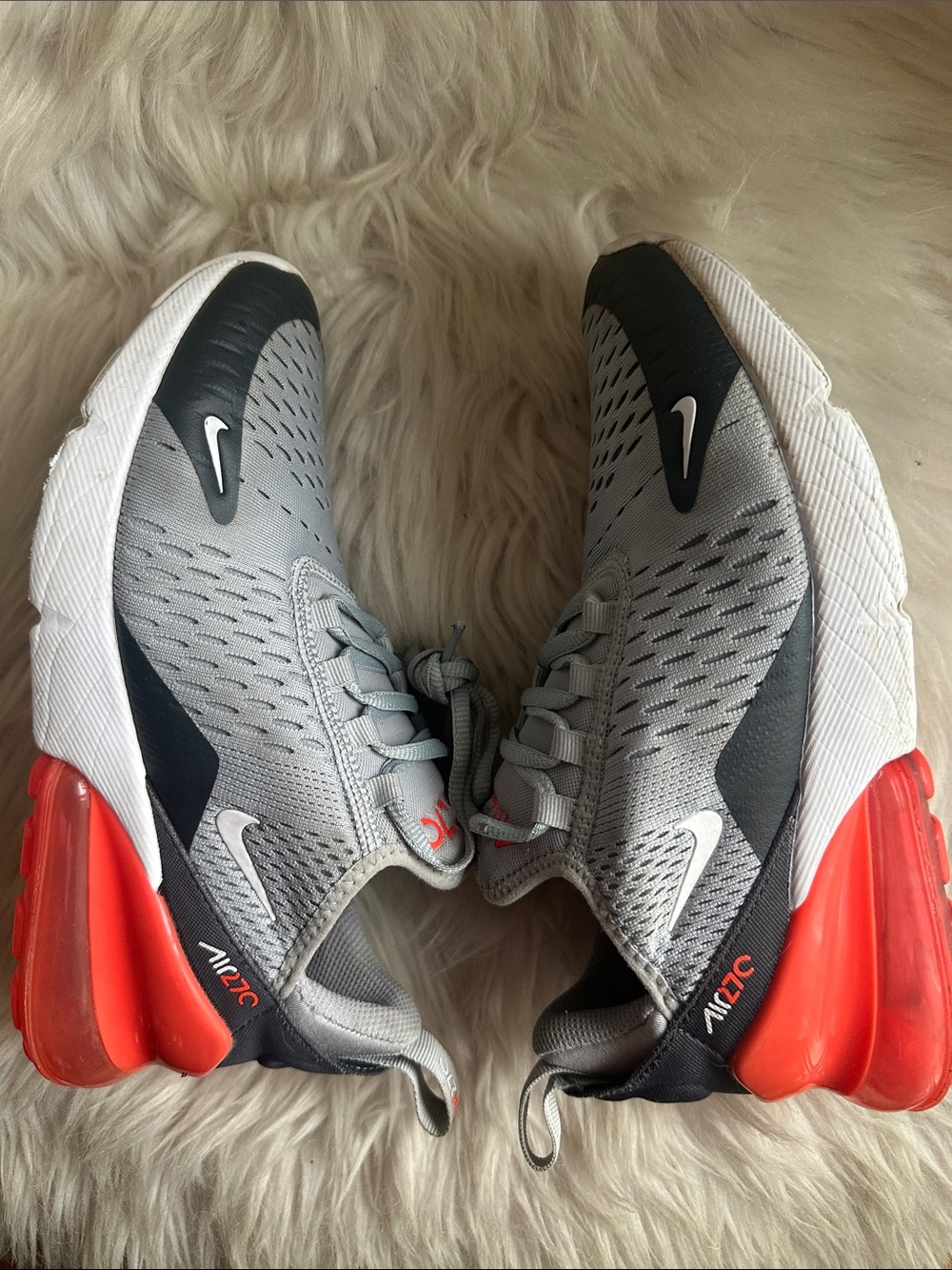 Nike kids Air Max 270 Gray Black with Red Orange Heel/4.5 Y